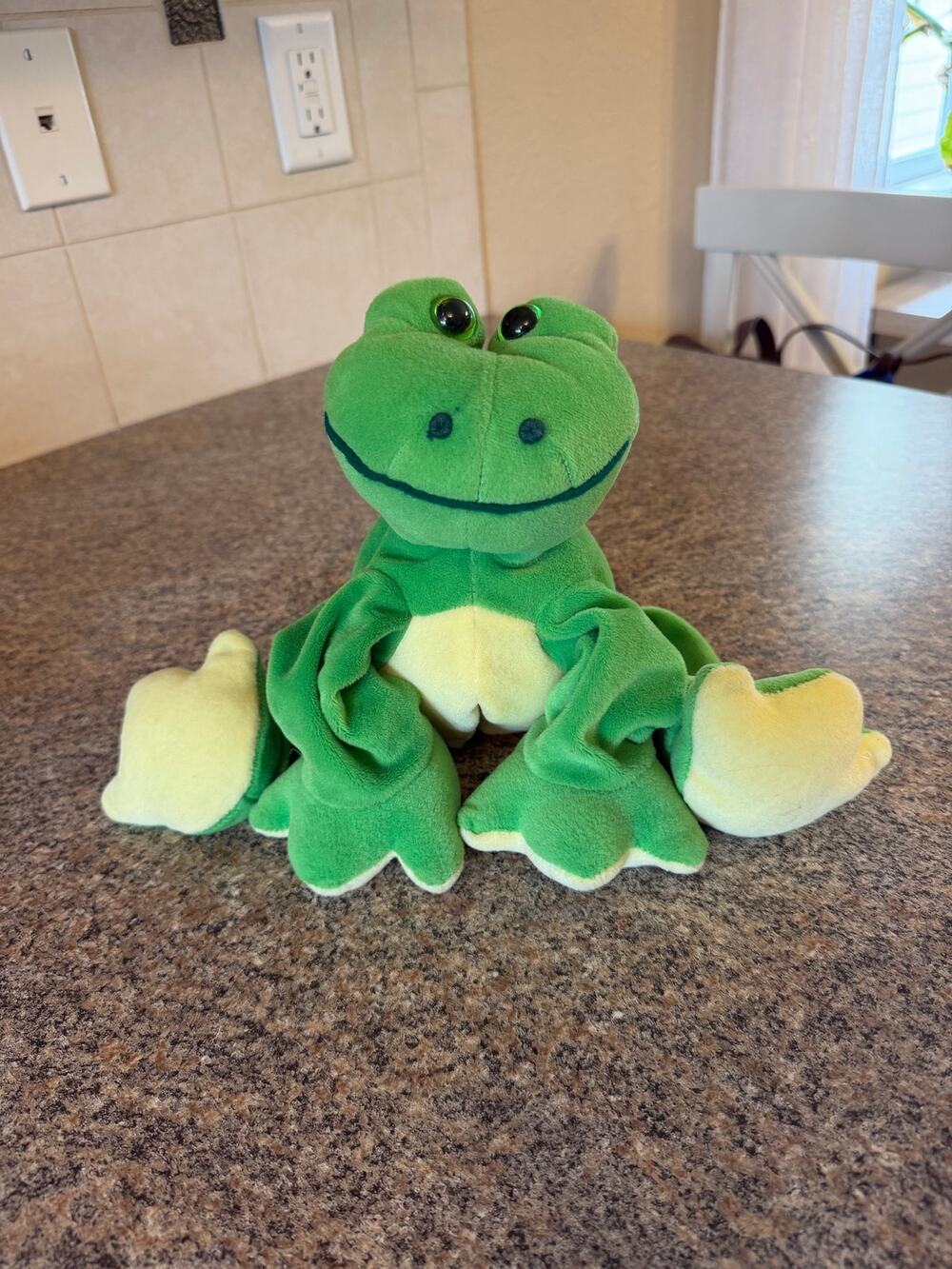 Vintage Commonwealth Frog Green Plush Stuffed Animal Toy pocket on belly